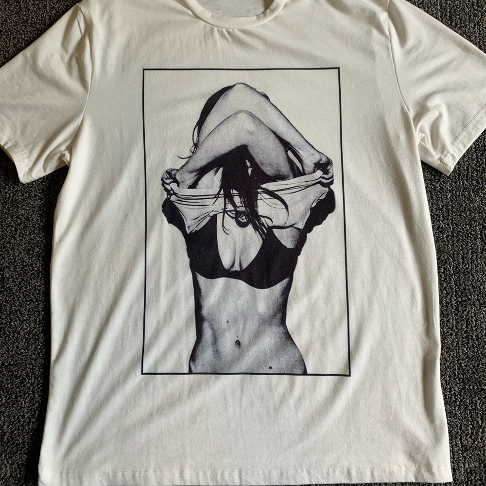 Men Graphic Tee Size Medium